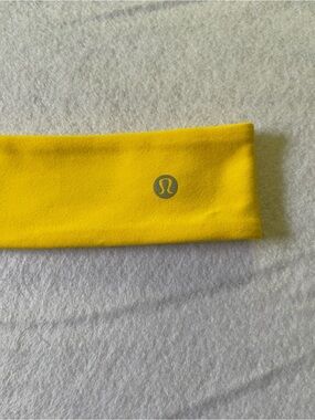 NWT’S Lululemon athletica Yellow Fly Away Tamer Headband